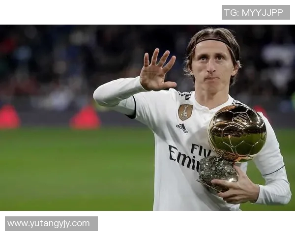 足球球星展现完美腹肌身材与强大实力的完美结合让人惊叹不已